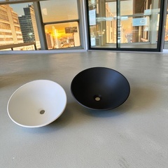 ホワイト＆ブラック手洗い鉢