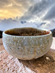 穴窯灰茶盌